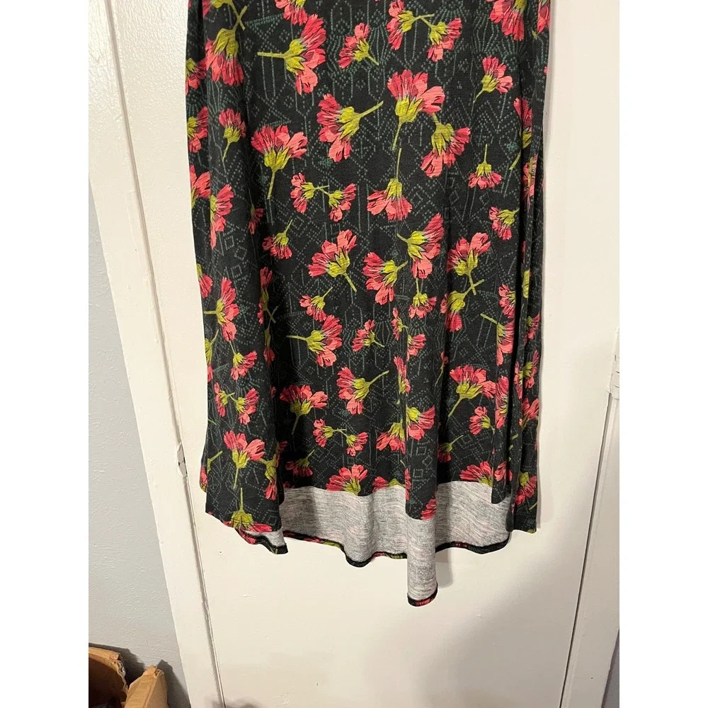 LuLaRoe Carly Dress‎ XS Grey Pink Floral Geometric High Low Swing Short Sleeve